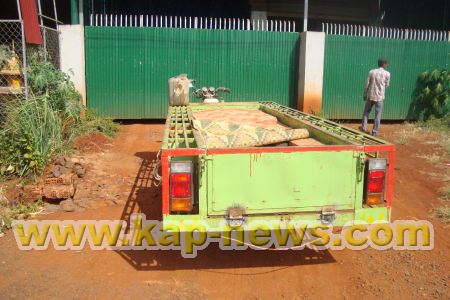 ​សមត្ថកិច្ច​តាម​ដងផ្លូវ​៧៨​កំពុងបើក​ដៃ​អោយ​ចែញូង​ដឹកជញ្ជូន​ឈើប្រណិត​តាម​រថយន្តក្រុ​ង​ទៅ​លក់​នៅ​ប្រទេស​វៀតណាម​យ៉ាង​កឃ្លើន