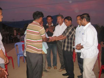 ​លោក កើត សុធា អភិបាល​នៃ​គណៈ​អភិបាលខេត្ត​ប៉ៃលិន ចូលរួម​ក្នុង​ពិធី​រំ​លេក​ទុក្ខ​ក្រុមគ្រួសារ​សព «​ករណី​ឃាតកម្ម​សម្លាប់​ទាំង​គ្រួសារ​»