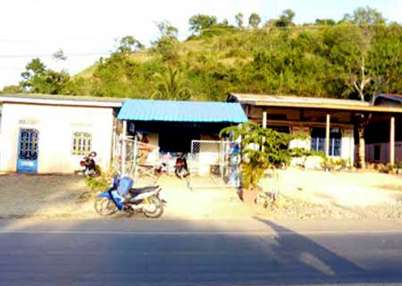 ​មេ​កន្ទុយលេខ​ឈ្មោះភ័​ណ្ឌ និង​ប្រពន្ធ​ស្រី​នាង កំពុងតែ​ត្រូវប៉ាន់ និង​ល្បែង​កន្ទុយលេខ​ដោយ​គ្មាន​សមត្ថកិច្ច​ណា​បង្ក្រាប​ឡើយ​