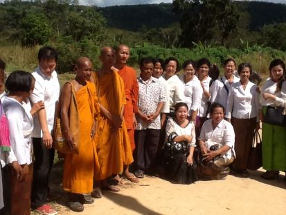 អគ្គនាយក​ភូមិ​វ​ប្បធ​ម៌កម្ពុជា​ខេត្ត​សៀមរាប​និង​ពុទ្ធបរិស័ទ ដង្ហែ​បុណ្យ​ផ្កាប្រាក់​សាមគ្គី​ទៅ​វត្ត​ដងទង់​