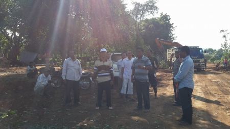 លោក​អភិបាលខេត្ត​ប៉ៃលិន ចុះ​ពិនិត្យ​ស្ថានភាព​ធ្វើ​ផ្លួវលំ តាម​សំណើ​ប្រជាពលរដ្ឋ​