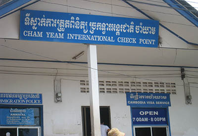 លោក​ កៅ​ សា​រ៉ា​ណេ​ មេ​ប៉ុស្តិ៍​ច្រក​ទ្វារ​អន្តរជាតិ​ចាំ យាម​កំពុង​ធ្វើស្រែ​លើ​ខ្នង​បក្ស​ប្រជាជន​និង​ពលករ​