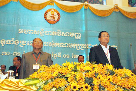 មហាសន្និបាត​បក្ស​ប្រជាជន​គាំទ្រ​យ៉ាង​ពេញទំហឹង​ក្រោម​ការដឹនាំ​របស់ សម្តេចនាយក​រដ្ឋមន្ត្រី​ហ៊ុន​សែន​និង​សម្រេច​បន្ថែម​សមាជិក​ថ្មី​ជាង​៣០០​រូប​