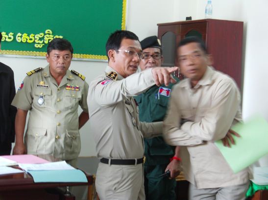 រថយន្ត​មួយ​គ្រឿង​ដឹក​ខា​រ៉ា​បាវ​ចំនួន​២០០​កេះ​ត្រូវ​ម្ចាស់​ក្រុមហ៊ុន​ប្តឹង​នគរបាល​បទ​រំលោភ​សិទ្ធ​បញ្ញា​ឃាត់​