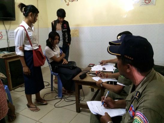 ​សមត្ថកិច្ច​បើកដៃ​អោយ​ផ្ទះ​ខារ៉ាអូខេ ៥ កន្លែង​ពង្វក់​សិស្ស និង​រំខាន​ម្លេង​ដល់​ដំណេក​អ្នកជិតខា​ង​