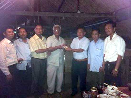 ប្រធាន​ក្លឹប​អ្នកកាសែត​ឯករាជ្យ​និង​ចាងហ្វាង​កាសែត​«​ភ្នំពេញ​ដេលី​»​បន្ត​ឧបត្ថម្ភ​ដល់​លោក​ជា​សត្រា​ចាងហ្វាង​កាសែត​“​ខ្មែរ​ថ្មី​”​ដែល​កំពុង​មាន​ជំងឺ​យ៉ាង​ធ្ងន់​