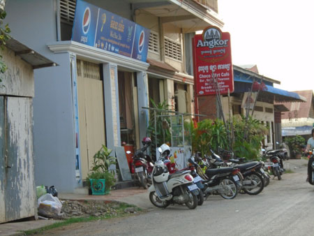 ល្បែងស៊ីសង​ជ្រក​ក្រោម ស្លាក​អ៊ី​ន​ធឺ​ណែ​ត បាន​រីកដុះដាល​ដូច​ផ្សិត នៅ​ក្រុង​បាត់ដំបង​