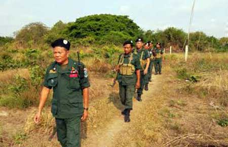 នគរ​បាល​វរ​ព្រំដែន​ចុះ​ល្បាត​និង​ការពារ​សន្តិសុខ​តាម​ព្រំដែន​ជូន​ប្រជាពលរដ្ឋ​