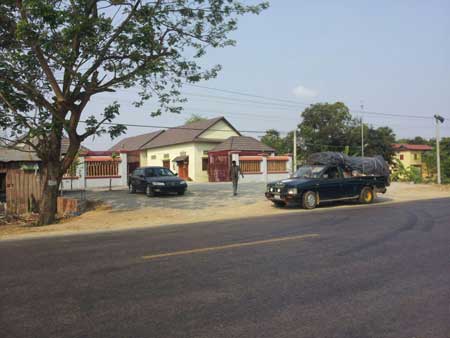 លោក ស្រ៊ុន ធឿន គយ​រដ្ឋាករ​ចល័ត​ដាក់​កុងត្រូល​យកប្រាក់​ពី​រថយន្ត​ដឹកទំនិញ​ទុក​ហោប៉ៅ​ខ្លួនឯង​