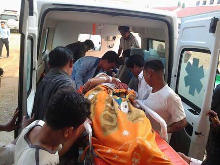 ​ស្ត្រី​ម្ដាយ​និង​កូនស្រី​អាយុ​៣​ឆ្នាំ ត្រូវបាន​ជន​មិន​ស្គាល់​អត្តសញ្ញាណ​លួច​កាប់ រងរបួស​ធ្ងន់ធ្ងរ សង្ស័យ​រឿង​គំនុំ​