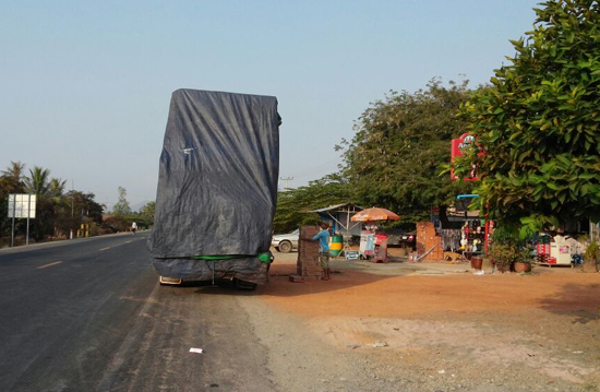 លោក យូ​ ប៊ុន​ស្រៀង ប៉ូលីស​សេដ្ឋកិច្ច​នៃ​ក្រសួង​មហាផ្ទៃ​ប្រចាំការ​នៅ​ខេត្ត​កំពត និង​កែប កំពុងតែ​សប្បាយ​ប្រមួល​លុយ ពី​ឈ្មួញ​ដឹក​ទំនិញ​គេច​ពន្ធ​ពី​ប្រទេស​វៀតណាម​