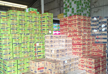 លោក​ អ៊ុយ ​កុសល ​មេសា​ខា​គយ​រា​ជធានី​ភ្នំ​ពេញ​រងការ​រិះគន់​ថា​មាន​​ជំនាញ​ខ្ពស់​​ខាង​ប្រព្រឹត្ត​​អំពើ​ពុ​ករ​លួយ​ហ៊ានខ្ចីដៃតុ​លាការ​យកទៅ​ប្រើដើ​ម្បីព្រមា​នម្ចាស់​ទំនិញដើម្បីជាថ្នូរនឹង​ផលប្រ​យោជន៍​ផ្ទាល់​​ខ្លួន