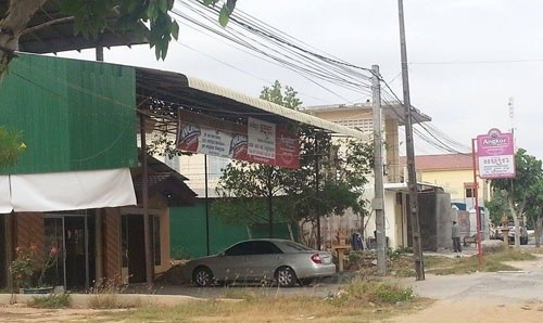 អាហា​រដ្ឋា​ន​អប្សរា​ខេត្តតាកែវ​មាន​ថៅកែ ឈ្មោះ​ពូ​នី​បើក​ល្បែងភ្នាល់​បាល់​