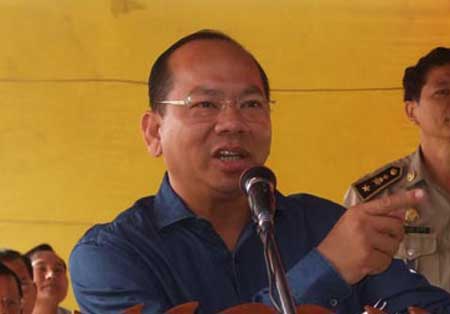 ​ក្រុមអាជីវករ​រិះគន់​ក្រុម​នគរបាល​សេដ្ឋកិច្ច ក្រសួង និង​នគរបាល​ចរាចរណ៍​ជើងគោក ខេត្ត​ពោ​ធ៌សាត់ ដាក់​កុងត្រូលជជុះ​គាប​យកប្រាក់​