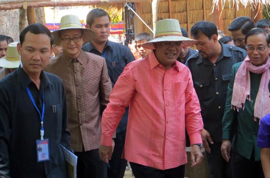 សម្តេច​តេជោ ហ៊ុន សែន និង លោក សម រង្ស៊ី ចូលរួម​ធ្វើជា​អធិបតី​បើក​ព្រឹត្តិការណ៍​អង្គរ​សង្ក្រាន្ត​លើក ទី​៣