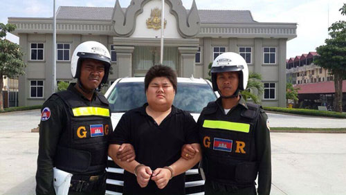 ក្មេង​ទំនើង ឌួង ឧត្តម​ឆវិន ហៅ ឌួង ឆាយ កូនប្រុស​របស់​លោក​ឧកញ៉ា ឌួង ងៀប ត្រូវ​សមត្ថកិច្ច​ឃាត់ខ្លួន​បញ្ជូន​ទៅ​តុលាការ ពី​បទ​គម្រាម​បាញ់សម្លាប់