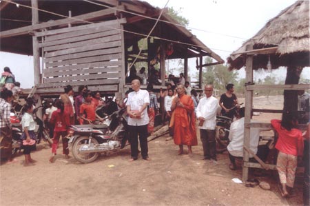 ​ពិធី​ដង្ហែ​ព្រះគម្ពីរ​ត្រៃយ៍​បីដក​ក្នុង​វត្ត​តាបស់ ឃុំ​ស្តៅ ស្រុក​សង្គម​ថ្មី ខេត្ត​ព្រះវិហារ​