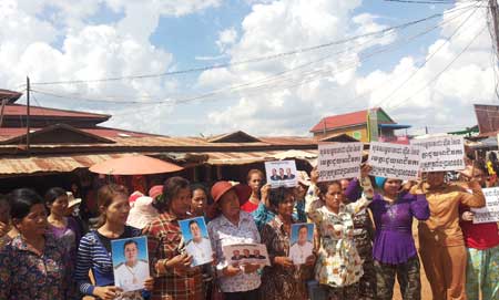 អាជីវករ​រងគ្រោះ​ព្រោះ​អភិបាលស្រុក​ត្រពាំង​ប្រាសាទ