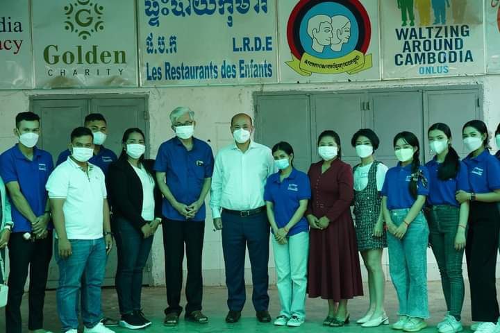 លោកហ៊ុន ម៉ានី អញ្ជើញជួបសំណេះសំណាលសួរសុខទុក្ខកុមារនៅអង្គការផ្ទះបាយកុមារ