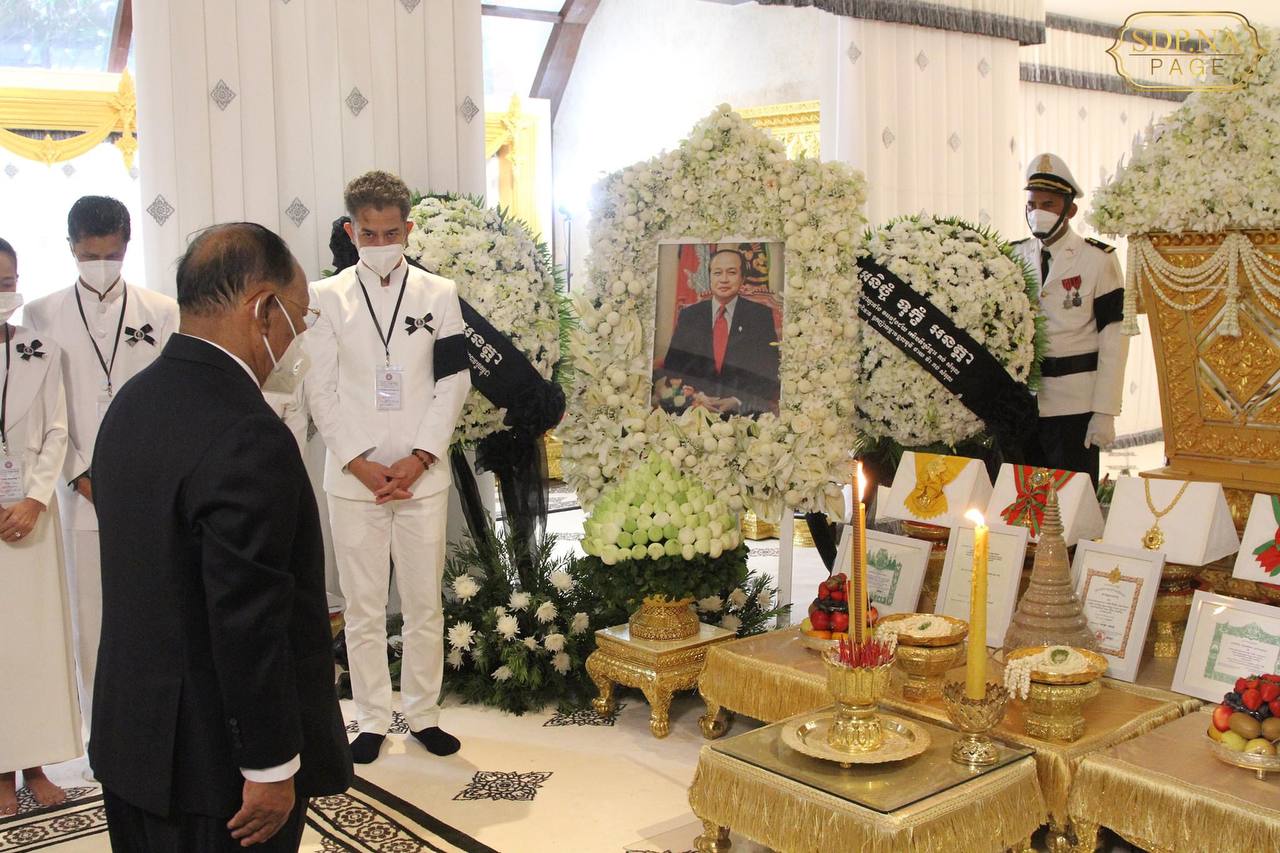 សម្តេចអគ្គមហាពញាចក្រី ហេង សំរិន ប្រធានរដ្ឋសភា ដឹកនាំគណៈប្រតិភូជាន់ខ្ពស់រដ្ឋសភា អញ្ជើញគោរពព្រះវិញ្ញាណក្ខន្ធ ព្រះសព សម្តេចក្រុមព្រះ នរោត្តម រណឫទ្ធិ