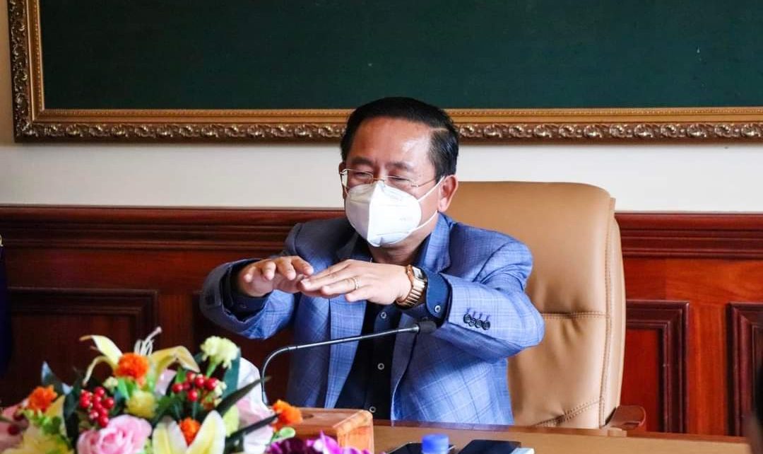 ឯកឧត្តម សុខ លូ បន្តដឹកនាំកិច្ចប្រជុំ ពាក់ព័ន្ធនឹងការកាប់ទន្ទ្រានព្រៃលិចទឹកបឹងទន្លេសាប ក្នុងភូមិសាស្រ្តខេត្តបាត់ដំបង