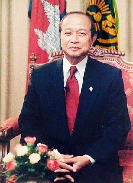 ព្រះសពសម្តេចក្រុមព្រះនៃព្រះរាជាណាចក្រកម្ពុជា នរោត្តម រណឬទ្ធិ នឹងដង្ហែមកដល់រាជធានីភ្នំពេញនៅថ្ងៃទី៥ ខែធ្នូ ឆ្នាំ២០២១ វេលាម៉ោង១១ថ្ងៃត្រង់។  ព្រះពិធីបុណ្យព្រះសពនឹងត្រូវរៀបចំតាមគន្លងប្រពៃណីព្រះពុទ្ធសាសនានៅព្រះដំណាក់ចាស់របស់សម្តេចដែលស្ថិតនៅបណ្តោយវិថីសម្តេចប៉ាន ខណ្ឌដូនពេញ រាជធានីភ្នំពេញ។     ប្រភព៖ ក្រុមព្រះសុរិយា