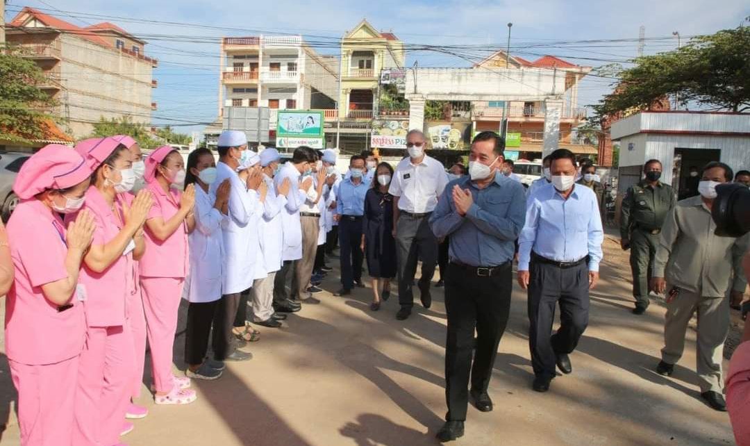 ឯកឧត្តម អ៊ុន ចាន់ដា អញ្ជើញជាអធិបតីក្នុងពិធីប្រគល់ ទទួលគម្រោងជួសជុលកែលម្អអាគារមន្ទីរពេទ្យ