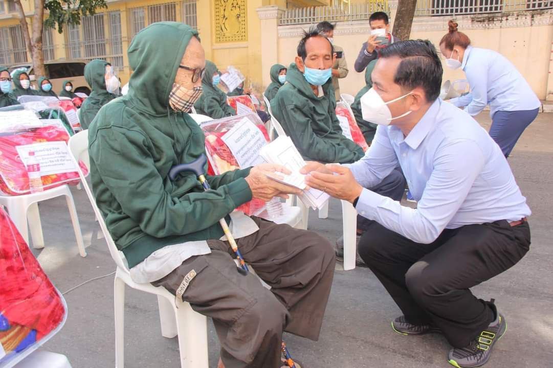 ប្រជាពលរដ្ឋដែលជាជនចាស់ជរាចំនួន ១១០នាក់ ក្នុងខណ្ឌដូនពេញ បានទទួលអំណោយដ៏ថ្លៃថ្លា សម្ដេចអគ្គមហាសេនាបតីតេជោ ហ៊ុន សែន នាយករដ្ឋមន្រ្ដី នៃព្រះរាជាណាចក្រកម្ពុជា និង សម្ដេចកិត្តិព្រឹទ្ធបណ្ឌិត…