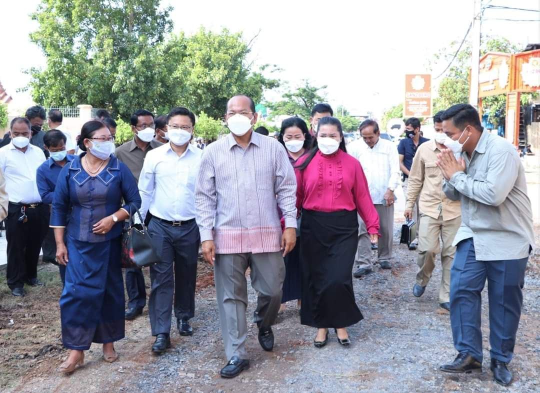 ផ្លូវបេតុងផ្សាររុយ ស្ថិតក្នុងសង្កាត់ក្រាំងអំពិល ក្រុងកំពត នឹងចាប់ផ្តើមស្ថាបនានៅដើមខែធ្នូឆ្នាំ២០២១នេះ