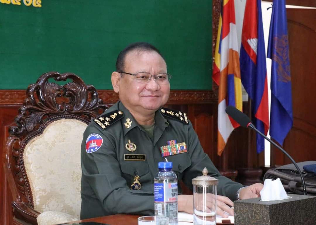 ឯកឧត្តម ឧត្តមសេនីយ៍ឯក ឯក សំអូន មេបញ្ជាការរងកងទ័ពជើងគោក មេបញ្ជាការយោធភូមិភាគទី៥ បានអញ្ជើញជាអធិបតីក្នុងកិច្ចប្រជុំបូកសរុបការងារយោធាសន្តិសុខ សប្តាហ៍ទី២ ខែធ្នូ ឆ្នាំ២០២១ នៅបញ្ជាការដ្ឋានយោធភូមិភាគទី៥ ដែលមានការអញ្ជើញចូលរួមពី មេបញ្ជាការរង នាយសេនាធិការ នាយសេនាធិការរង នាយ នាយរងការិយាល័យចំណុះទាំង១៩ នាយកសាលាពលទាហានទី៥ នាយករងមន្ទីរពេទ្យយោធភូមិភាគទី៥ មេបញ្ជាការរងតំបន់ប្រតិបត្តិការសឹករងបាត់ដំបង មេបញ្ជាការវរសេនាតូច និងមេបញ្ជាការកងអនុសេនាធំចំណុះយោធភូមិភាគទី៥