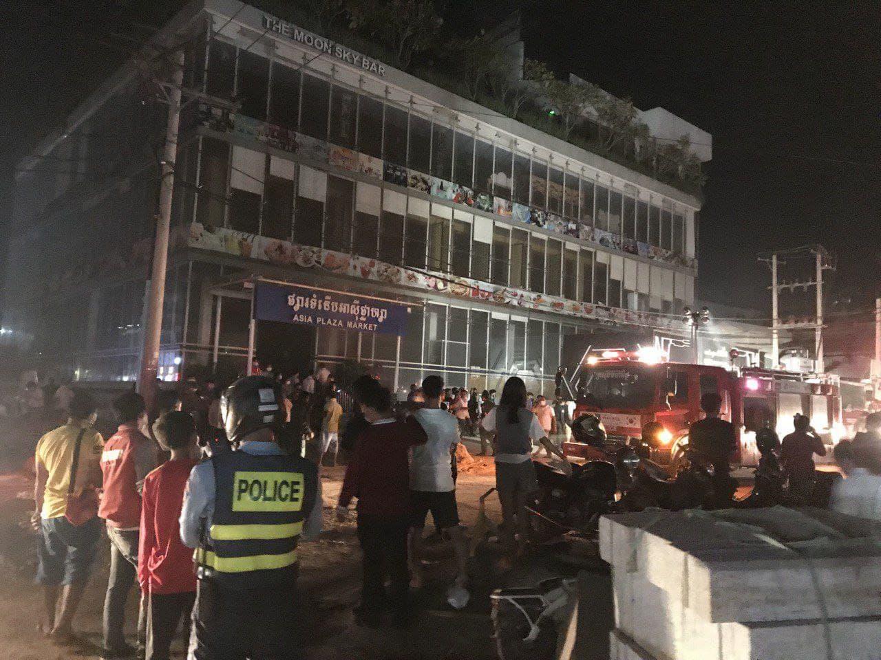 ឆេះផ្សារទំនើបអាស៉ីផ្លាហ្សា នៅសង្កាត់ស្វាយដង្គំ ក្រុងសៀមរាប, សមត្ថកិច្ចកំពុងអន្ដរាគមន៍សង្គ្រោះ