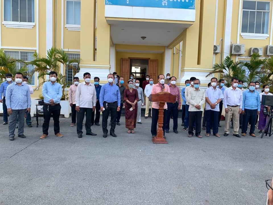 អភិបាលខណ្ឌព្រែកព្នៅ យកអំណោយសម្ដេចតេជោ និងសម្ដេចកិត្តិព្រឹទ្ធបណ្ឌិត ឧបត្ថម្ភសម្រួលជីវភាពដល់សមាគមន៍មនុស្សចាស់ក្រីក្រ៥០នាក់