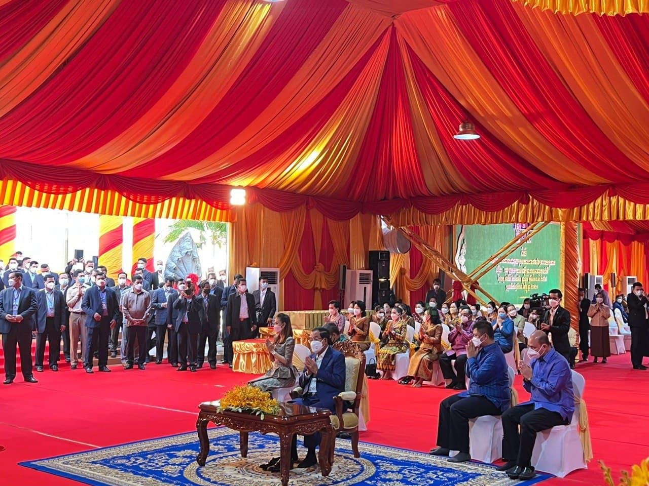 សម្តេចតេជោ ហ៊ុន សែន អញ្ជើញជាអធិបតីភាពក្រុងពាលី និងសំណេះសំណាលជាមួយក្រុមការងារថតខ្សែភាពយន្តភាគរឿង «កូនប្រុសក្រោមពន្លឺព្រះច័ន្ទពេញបូរមី»