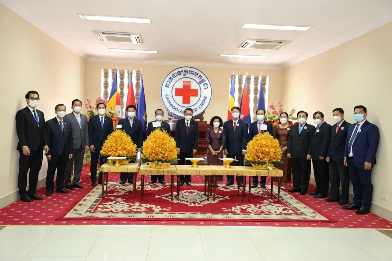 ព្រះមហាក្សត្រនៃកម្ពុជា ប្រោសព្រះរាជទានព្រះរាជសារប្រទានពរជ័យ និងបាច់ផ្កាស្រស់ល្អ ១កន្ត្រក ជូន សម្តេចកិត្តិព្រឹទ្ធបណ្ឌិត ប៊ុន រ៉ានី ហ៊ុនសែន ក្នុងឱកាសថ្ងៃខួបកំណើត