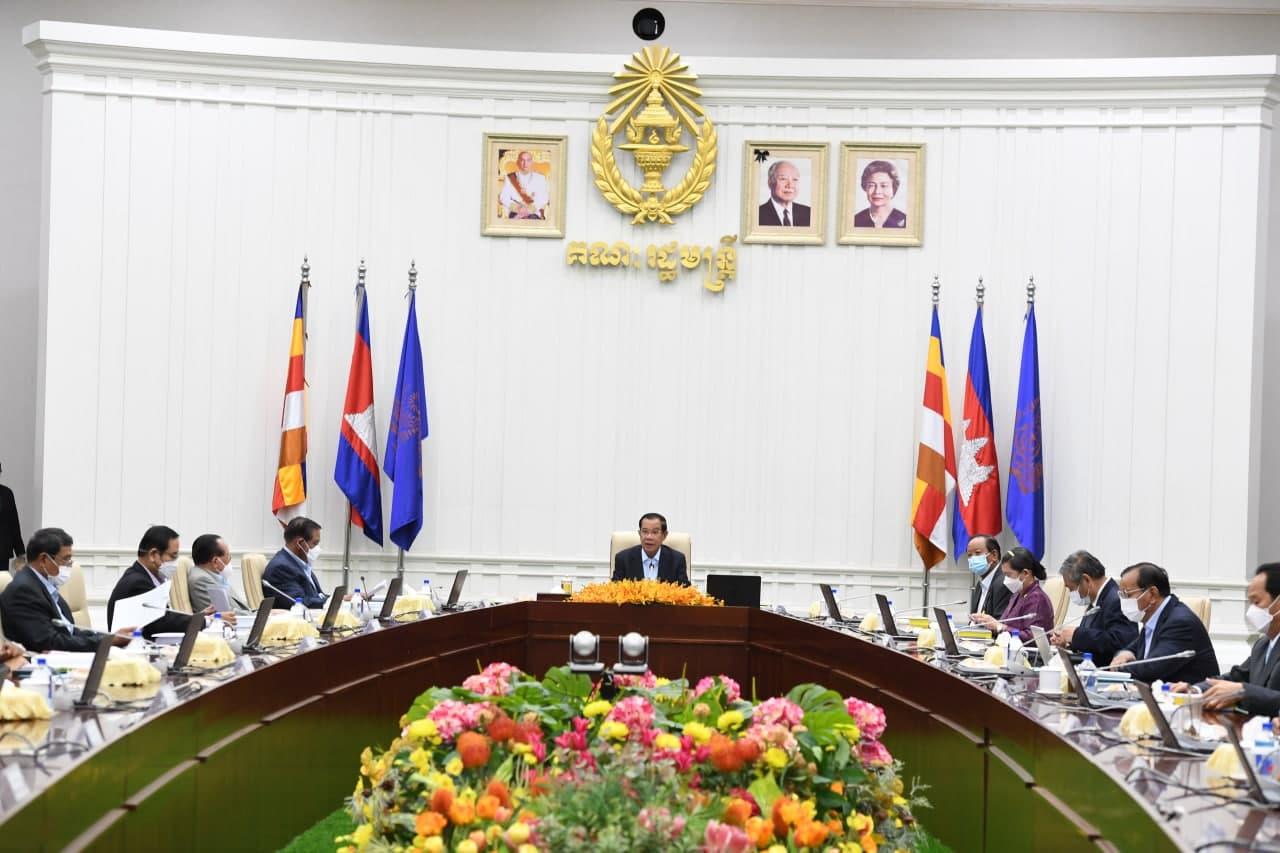 ព្រឹកនេះសម្តេចតេជោ ហ៊ុន សែន ដឹកនាំកិច្ចប្រជុំពេញអង្គគណៈរដ្ឋមន្ត្រី ដើម្បីពិភាក្សា និងឆ្លងលើរបៀបវារៈចំនួន៤