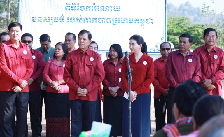 សាខា​កាកបាទក្រហមកម្ពុជា​ខេត្ត​ប៉ៃ លិន​ចុះសួរសុខទុក្ខ និង​នាំយក​អំណោយ​មនុស្សធម៌ ចែកជូន​ដល់​ប្រជាពលរដ្ឋ​ដែល​ខ្វះខាត​ចំនួន​៤៣៦​ក្នុង​សង្កាត់​អូរ​តា​វ៉ៅ​