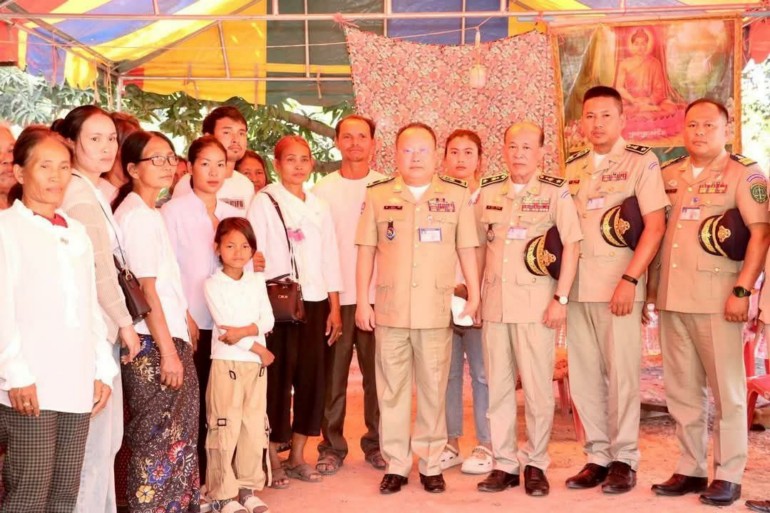 ស្នងការ​ខេត្ត​ឧត្តរមានជ័យ នាំយក​ថវិកា​របស់​នា​យ​ឧត្តមសេនីយ៍ ស ថេត ប្រគល់​ជូន​គ្រួសារ​សព​បេក្ខជន​ទើប​ប្រឡង​ជាប់​ក្រ​ខ័ណ្ឌ​នគរបាល និង​មន្ដ្រី​ចូលនិវត្តន៍​ម្នាក់ នៅ​ស្រុក​បន្ទាយ​អំពិល ដោយសារ​គ្រោះថ្នាក់​ចរាចរណ៍​
