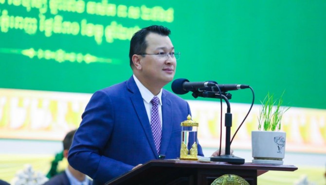 ​រដ្ឋមន្ត្រី​ក្រសួង​កសិកម្ម​៖ ក្រសួង នឹង​ជំរុញ​ការងារ​បណ្ឌិត្យសភា​វិទ្យាសាស្ត្រ​កសិកម្ម និង​មន្ទីរពិសោធន៍​ជាតិ ដើម្បី​ជំរុញ​ការងារ​ស្រាវជ្រាវ និង​ការងារ​ពិសោធ​ឱ្យមាន​ភាព​បន្ស៊ី​គ្នា មាន​នវានុវត្តន៍​ខ្ពស់ និង​អាច​បម្រើ​គ្រប់​អនុវិស័យ​ទាំងអស់ ក្នុង​វិស័យ​កសិកម្ម