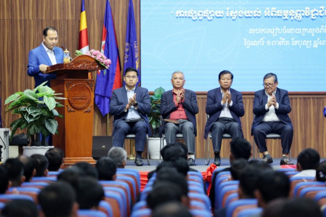 ឯកឧត្តម រដ្ឋមន្ត្រី នេត្រ ភ​ក្ត្រា ថ្លែងថា​នៅក្នុង​ពេល​ឆាប់ៗ​ខាងមុខ​នេះ​ក្រសួង​ព័ត៌មាន​នឹង​បើក « យុទ្ធនាការ​ប្រឆាំង​ព័ត៌មាន​ក្លែងក្លាយ​» ដើម្បី​រួម​គ្នា​ទប់ស្កាត់ និង​លុបបំបាត់​ព័ត៌មាន​ក្លែងក្លាយ ហើយ​ផ្តល់​នូវ​ចំណេះដឹង និង​ការចេះ​បញ្ជាក់​ពី​ប្រភេទ​ព័ត៌មាន​ពិត និង​ព័ត៌មាន​ក្លែងក្លាយ​ជូន​ដល់​សាធារណជន​