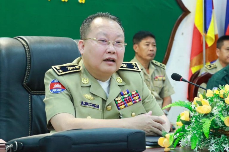 ​លោក​ឧត្តមសេនីយ៍ទោ ខូវ លី បញ្ជា​កម្លាំង​ត្រូវ​ពង្រឹង​ការគ្រប់គ្រង​អាវុធ​គ្រឿងផ្ទុះ និង​ទប់ស្កាត់​ឱ្យ​បាន​ការ​លួច​ដុត​កាំជ្រួច ផាវ ឬ​គ្រឿងផ្ទុះ​ផ្សេងៗ​ដែល​គ្មាន​ច្បាប់​អនុញ្ញាត​ក្នុង​ឱកាស​បុណ្យ​ចូល​ឆ្នាំ​ចិន​-​វៀតណាម