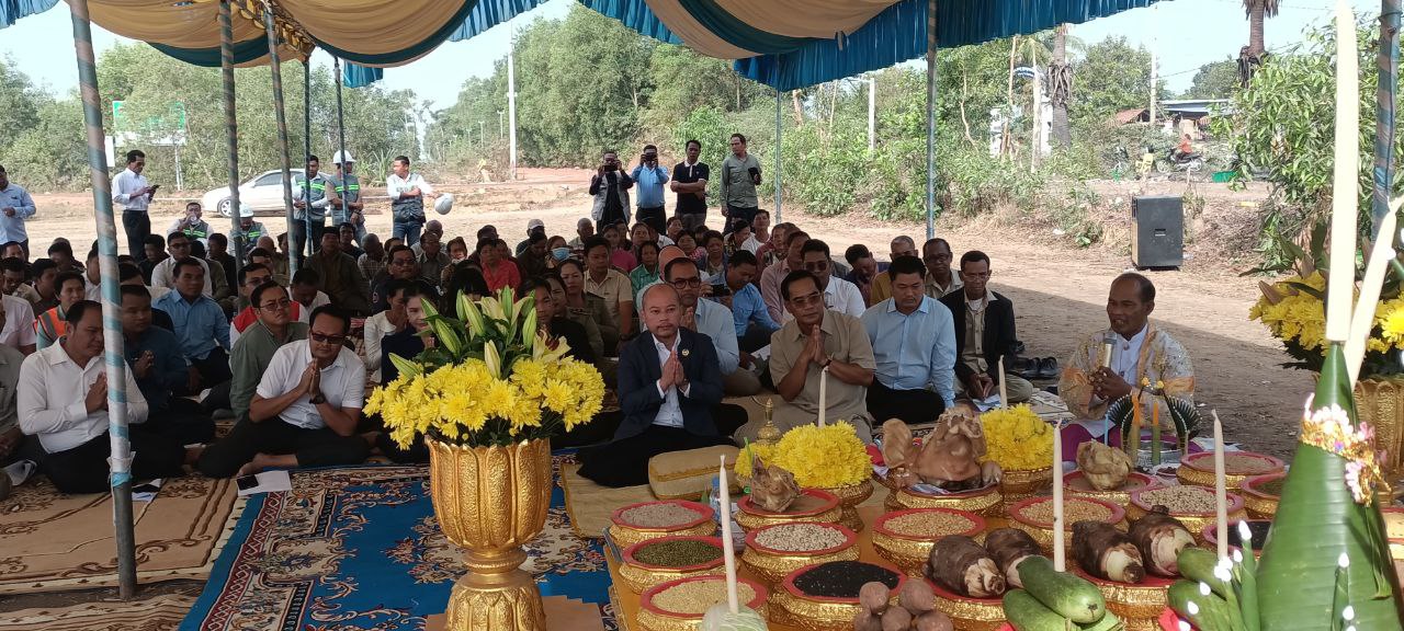 អភិបាលខេត្តស្វាយរៀងអញ្ជើញជាអធិបតីភាពដ៏ខ្ពង់ខ្ពស់ក្នុងពិធីក្រុងពាលីបើកការដ្ឋានសាងសង់ទីលានចាក់សំរាមថ្មីស្ថិតនៅ ភូមិច្រកម្ទេស សង្កាត់ច្រកម្ទេស ក្រុងបាវិត
