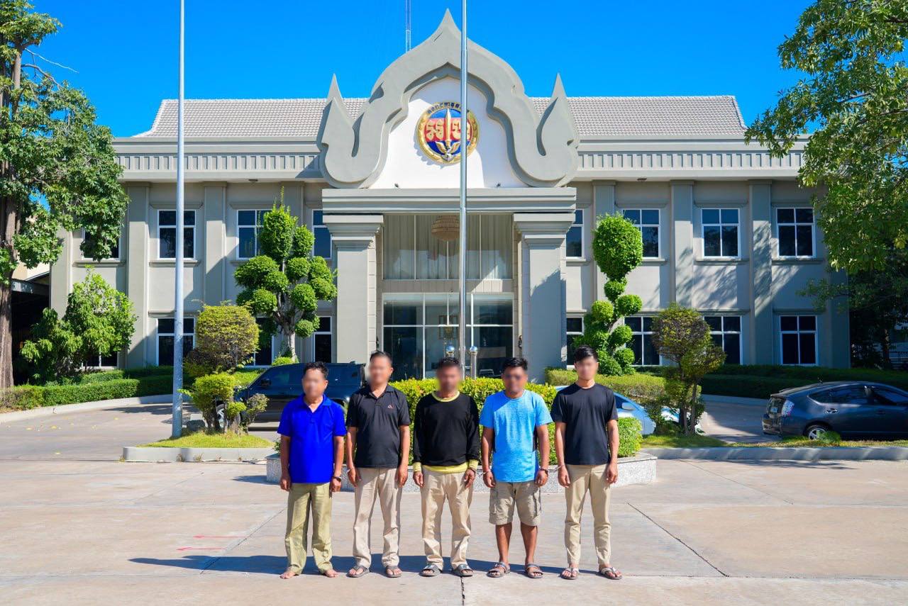 បុគ្គលិកអង្គការអភិរក្សបរិស្ថាន និងអភិវឌ្ឍន៍ជនបទ ដែលមានកាន់ឯកសារចុះឈ្មោះក្នុងបញ្ជីអង្គការមិនមែនរដ្ឋាភិបាល បានបញ្ជាទិញសាច់សត្វព្រៃពីប្រជាពលរដ្ឋ យកមកចែកគ្នាហូបអស់ រួចហើយគំរាមទារប្រាក់ថែមទៀត ត្រូវបានអាវុធហត្ថរាជធានីភ្នំពេញ ឃាត់ខ្លួនអ្នកពាក់ព័ន្ធ ០៥នាក់ បញ្ជូនទៅតុលាការ!