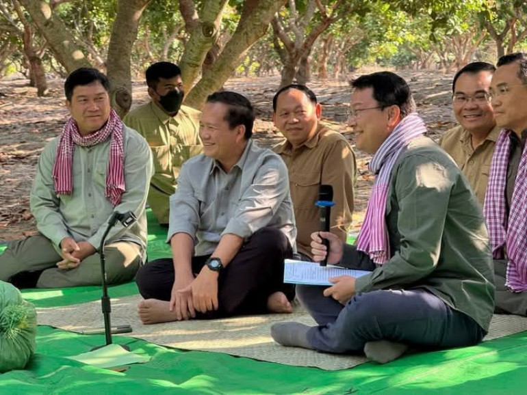 សម្តេចធិបតី ហ៊ុន ម៉ាណែត ជួបសំណេះសំណាលជាមួយប្រជាសហគមន៍ និងពិនិត្យវឌ្ឍនភាពនៃការរៀបចំសហគមន៍កសិកម្មទំនើបប្រាសាទសំបូររុងរឿង