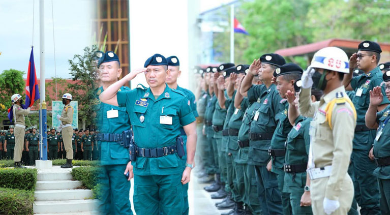លោក​ឧត្តមសេនីយ៍ទោ សិទ្ធិ ឡោះ ដឹកនាំ​កម្លាំង​នគរបាល​ខេត្ត​គោរព​ទង់ជាតិ ព្រឹក​ថ្ងៃ​ចន្ទ​
