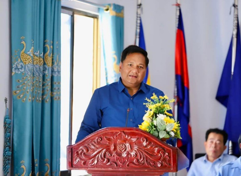 ឯកឧត្តម អភិបាលខេត្ត​ឧត្តរមានជ័​យ ណែនាំ​អាជ្ញាធរ និង​មន្ត្រី​ជំនាញ​ក្នុង​ស្រុក​បន្ទាយ​អំពិល ត្រូវ​គិតគូ​អំពី​បញ្ហា​ប្រភពទឹក ថែរក្សា​ទឹក នៅតាម​អូរ បឹងបួរ ដើម្បី​បម្រុង​ទុក​ស្រោចស្រព​លើ​ដំណាំ​ស្រូវ​របស់​ពលរដ្ឋ​នៅ​រដូវប្រាំង