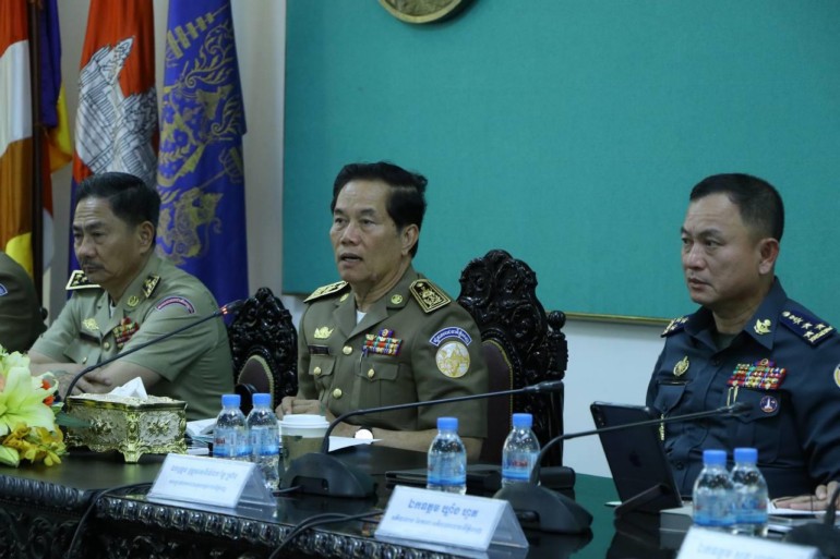 ឯកឧត្តម ឃួ​ង ស្រេង ណែនាំ​ឱ្យ​អាជ្ញាធរ​ខណ្ឌ​ទាំង​១៤ ត្រូវ​ប្រឹង​ទប់ស្កាត់ និង​បង្ក្រាប​ក្រុម​ក្មេង​ទំនើ​ង និង​គ្រប់គ្រង​ការ​ស្នាក់នៅ​របស់​ជនបរទេស​នៅក្នុង​មូលដ្ឋាន
