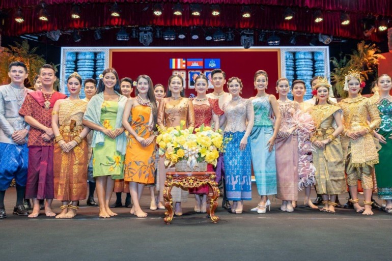 លោកជំទាវបណ្ឌិត ពេជ ចន្ទមុន្នី ហ៊ុនម៉ាណែត «យើងទាំងអស់គ្នាបានដឹងហើយថា ការចូលរួមថែរក្សាសិល្បៈវប្បធម៌ដ៏ផូរផង់របស់ជាតិយើងនេះ គឺជាតួនាទីរបស់ពលរដ្ឋគ្រប់ៗគ្នាទាំងអស់»
