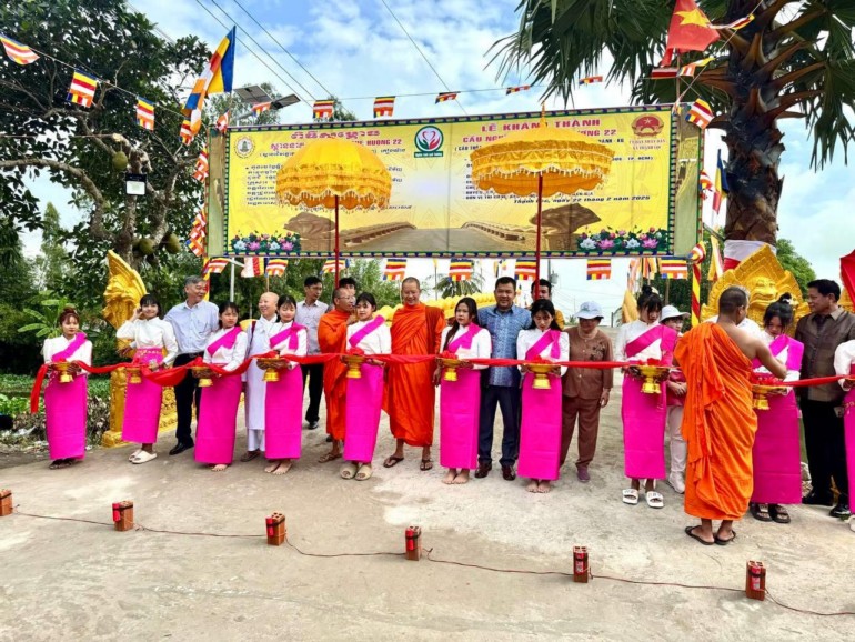 ​ឯកឧត្តម សាន សាង ទីប្រឹក្សា​សម្តេច​តេជោ ហ៊ុន សែន មាន​កំណើត​ជា​ខ្មែរក្រោម អញ្ជើញ​ចូលរួម​សម្ពោធ​ស្ពាន​នាគ នៅ​ខេត្ត​ក្រមួន​ស​រ ទឹកដី​ខ្មែរ​ក្រោម