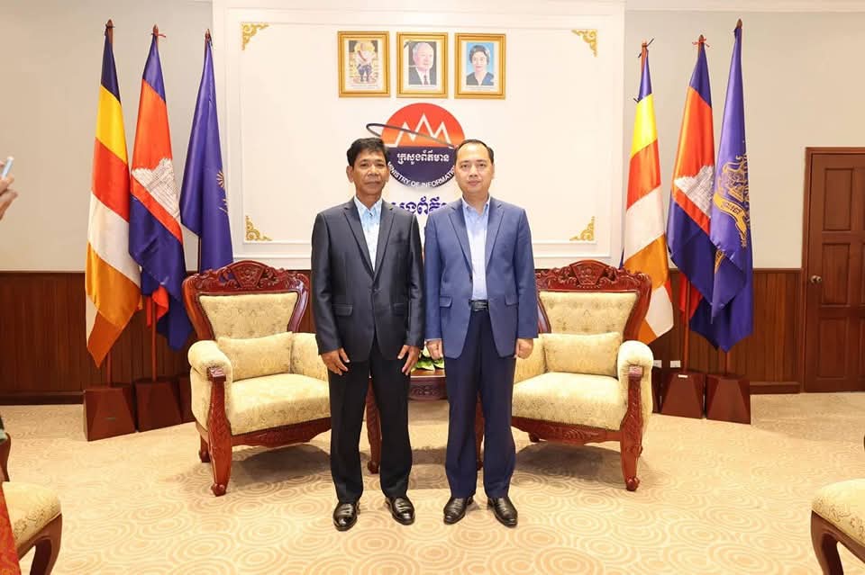ប្រធានសមាគមសេរីភាពអ្នកសារព័ត៌មានកម្ពុជា សូមថ្លែងអំណរគុណ ឯកឧត្តម នេត្រ ភក្ត្រា រដ្ឋមន្ត្រីក្រសួងព័ត៌មាន