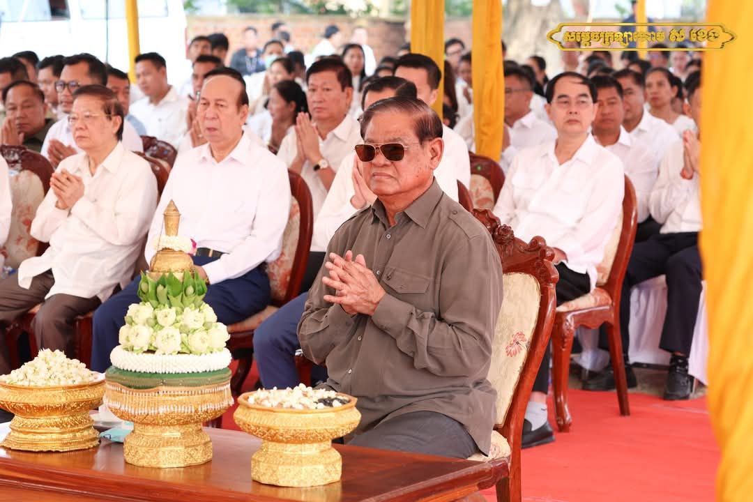 នាព្រឹកថ្ងៃអាទិត្យ ១០រោច ខែផល្គុន ឆ្នាំរោង ឆស័ក ព.ស.២៥៦៨ ត្រូវនឹងថ្ងៃទី២៣ ខែមីនា ឆ្នាំ២០២៥នេះ សម្ដេចក្រឡាហោម ស ខេង ឧត្តមប្រឹក្សាផ្ទាល់ព្រះមហាក្សត និងជាអ្នកតំណាងរាស្ត្រមណ្ឌលបាត់ដំបង បានអញ្ជើញជាអធិបតីក្នុងពិធីបញ្ចុះបឋមសិលាបើកការដ្ឋានសាងសង់អគារសិក្សាក្នុងវិទ្យាល័យ នេត យ៉ង់ ស្ថិតក្នុងបរិវេណវិទ្យាល័យ នេត យ៉ង់ ភូមិព្រែកព្រះស្តេច សង្កាត់ព្រែកព្រះស្តេច ក្រុងបាត់ដំបង ខេត្តបាត់ដំបង។